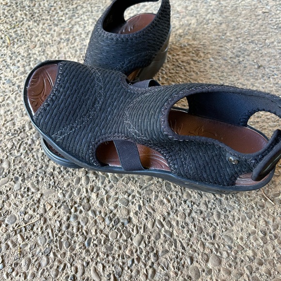 zees shoes open toe & heel. Elastic upper for stretch Sz 8 - Picture 2 of 7